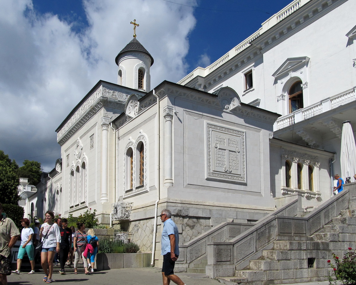 Ялта, пгт Ливадия, Улица Батурина, 44 Церковь Воздвижения