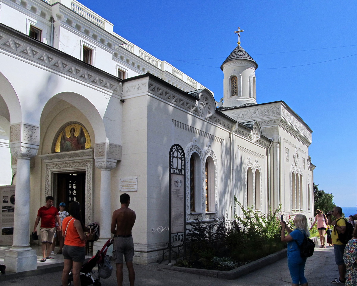 Ялта, пгт Ливадия, Улица Батурина, 44 Церковь Воздвижения