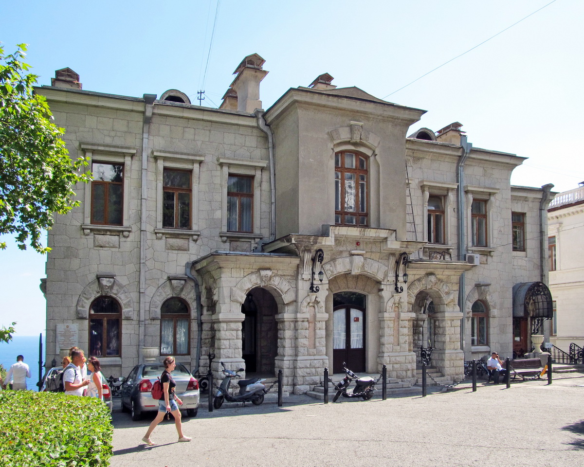 Ялта, пгт Ливадия, Улица Батурина, 44 Министерский дом