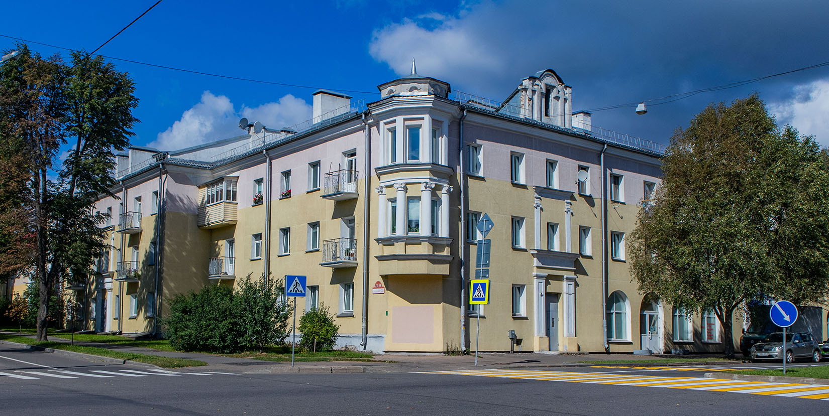 Минск, Улица Олега Кошевого, 14 / Стахановская улица, 21