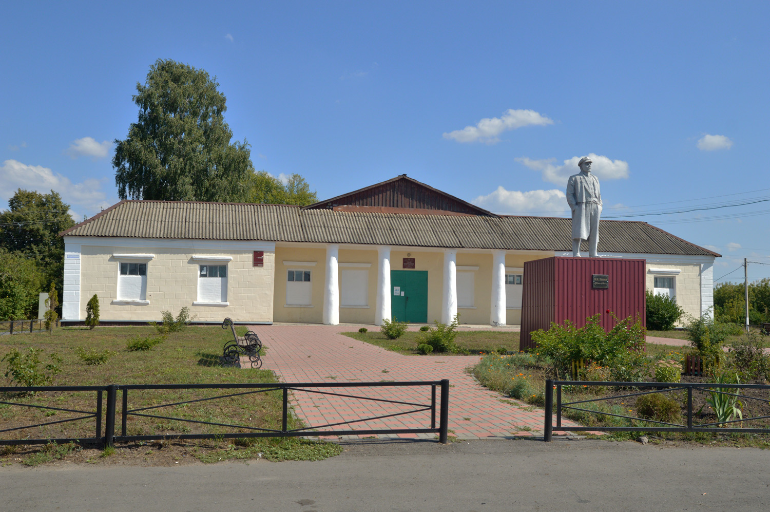 Солнцевский район, прочие н. п., С. Зуевка, Центральная улица, 4