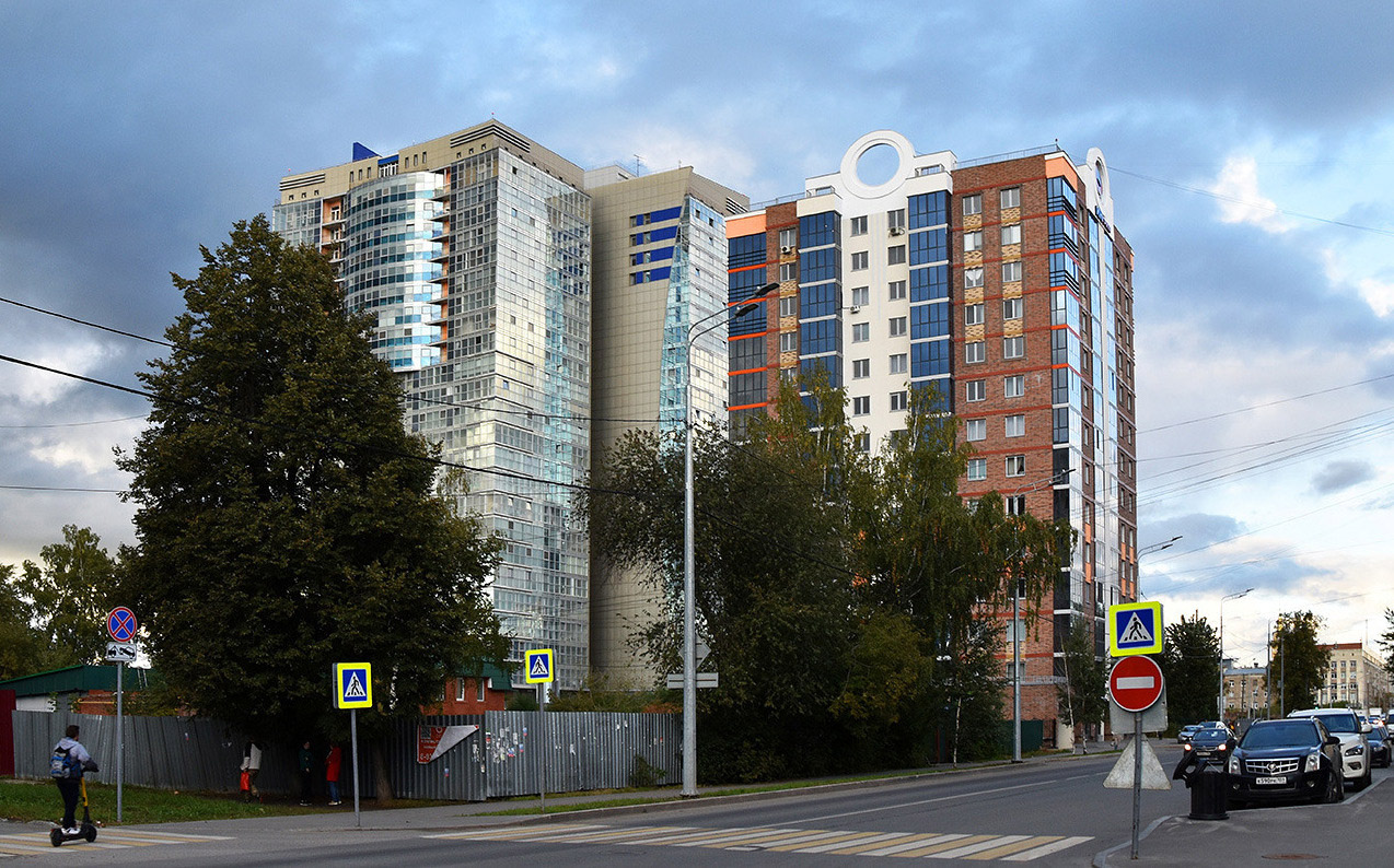 Пермь, Улица Окулова, 18; Монастырская улица, 46