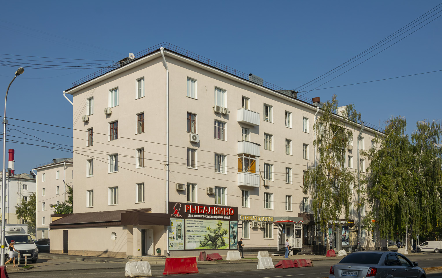 Уфа, Улица Пархоменко, 97 / Революционная улица, 101