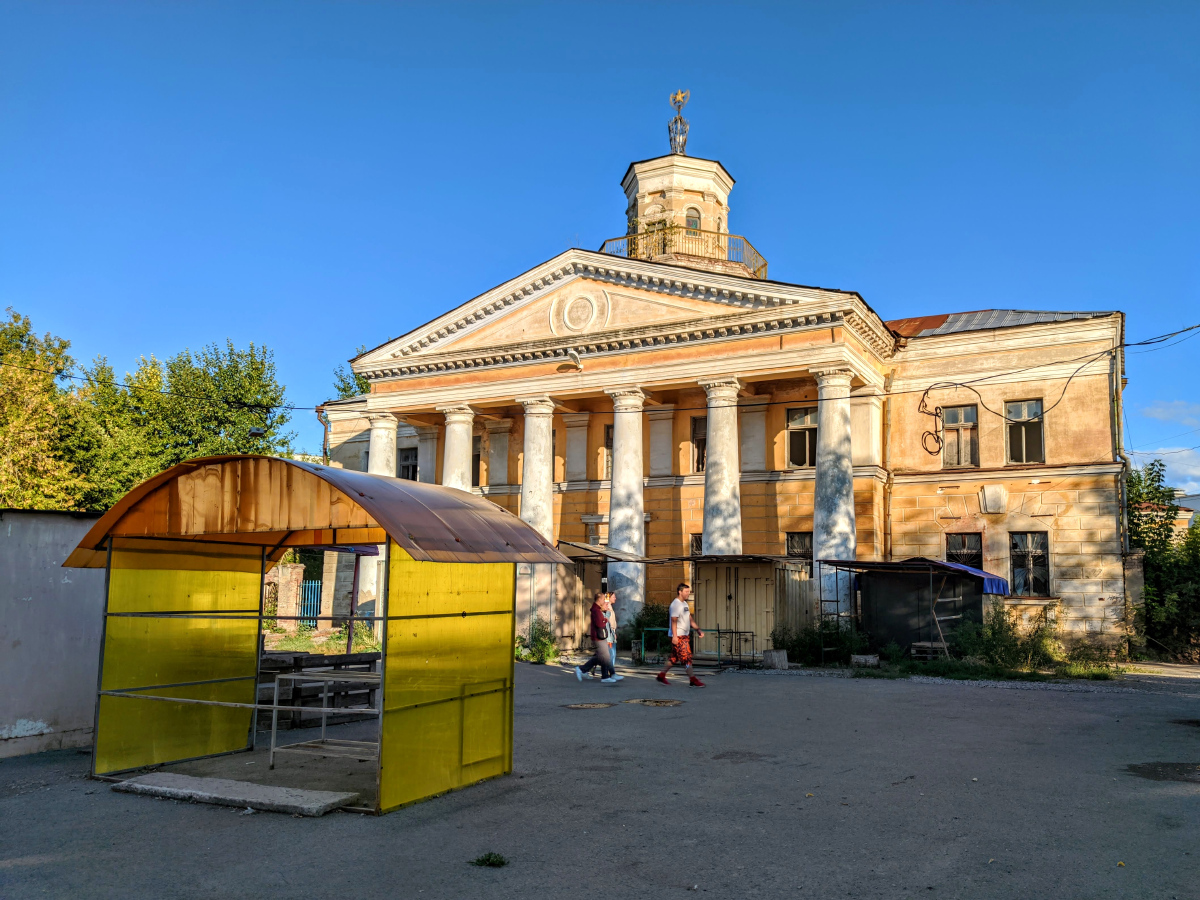 Каменск-Уральский, Улица Паровозников, 2