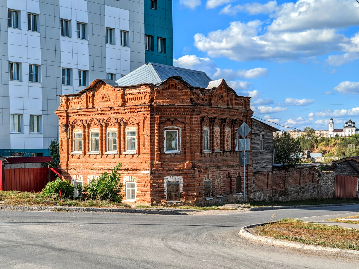 Каменск-Уральский, Улица Красных Орлов, 36