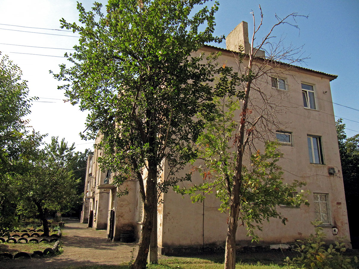 Попасная, Улица Черешни, 2