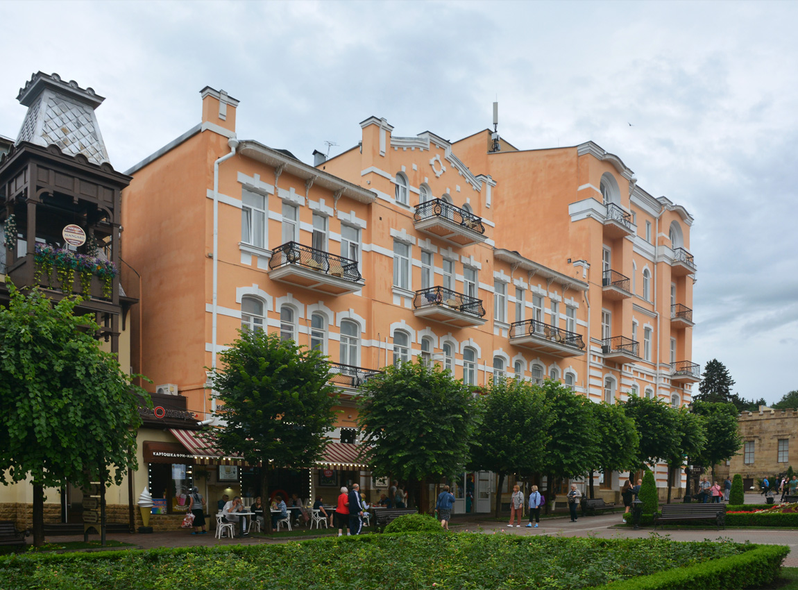 Кисловодск, Курортный бульвар, 19 / Проспект Карла Маркса, 1
