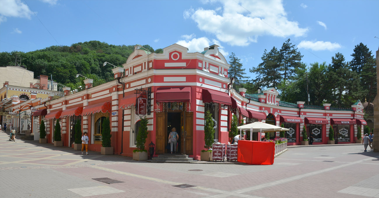 Кисловодск, Проспект Карла Маркса, 2 / Улица Алексея Реброва, 1