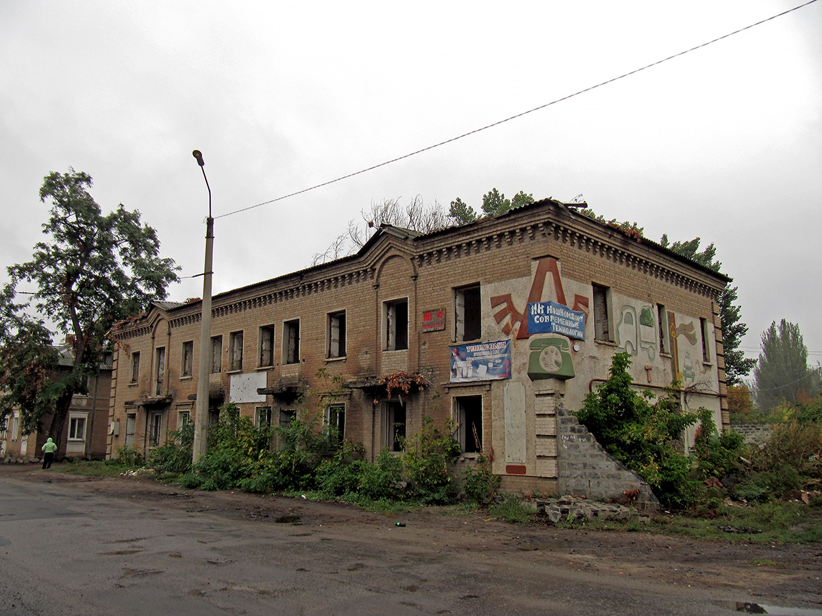 Славянск, Переулок Лермонтова, 32. Монументальное искусство (мозаики, росписи, барельефы, сграфито)
