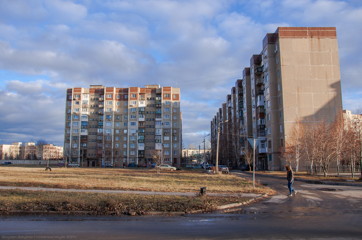 Покровск, Микрорайон Лазурный, 65; Микрорайон Лазурный, 61