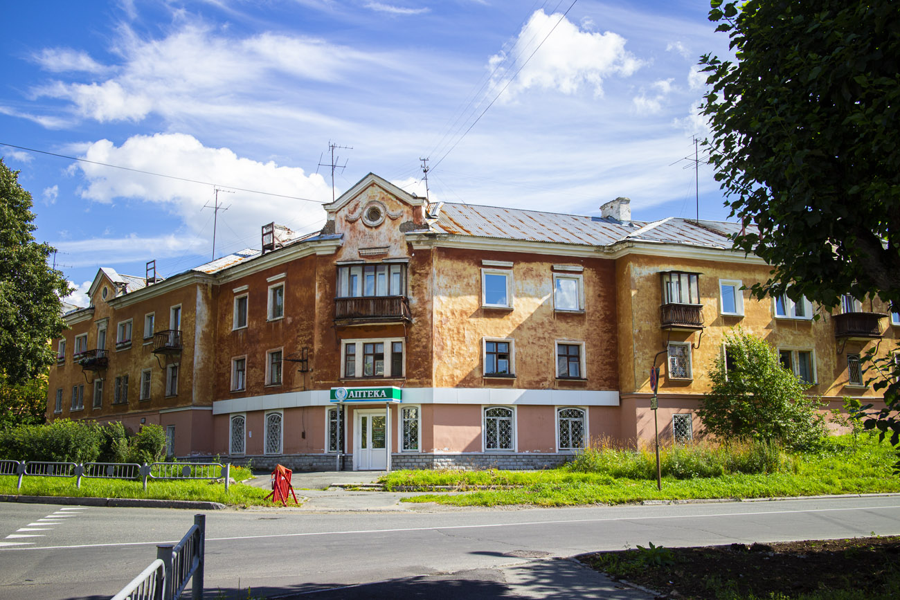 Новоуральск, Улица Строителей, 1