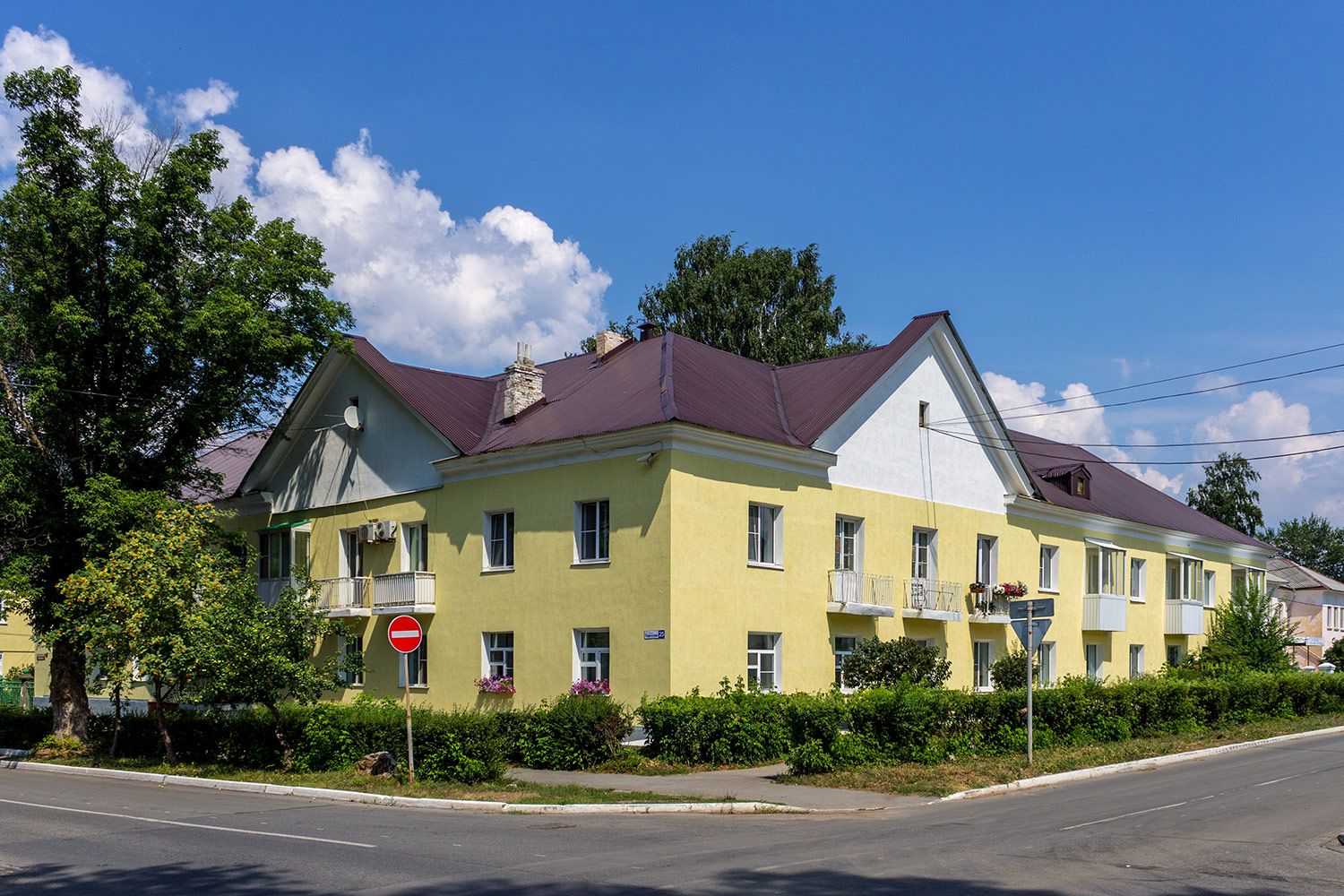Жигулёвск, Улица Пирогова, 25 / улица Лермонтова, 29