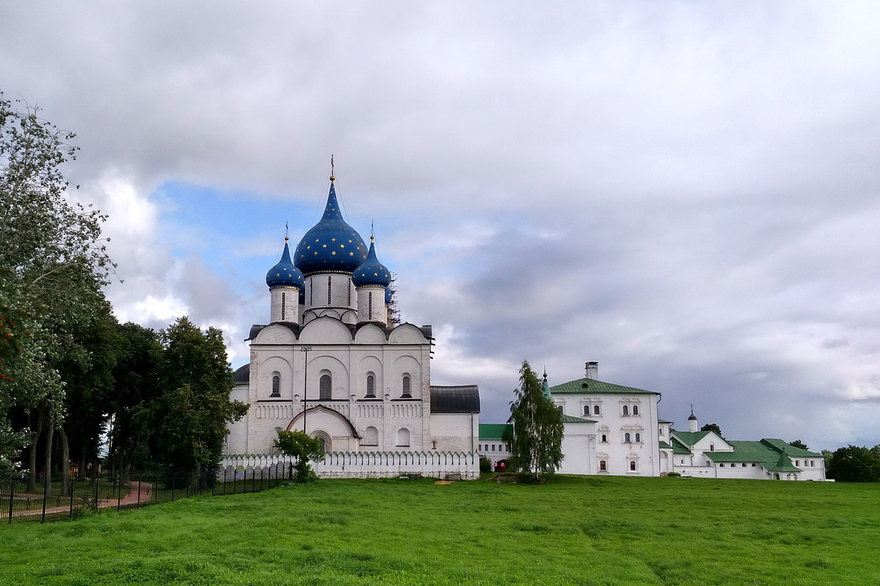 Суздаль, Кремлёвская улица, 20; Кремлёвская улица, 12; Кремлёвская улица, 20 Введенская церковь