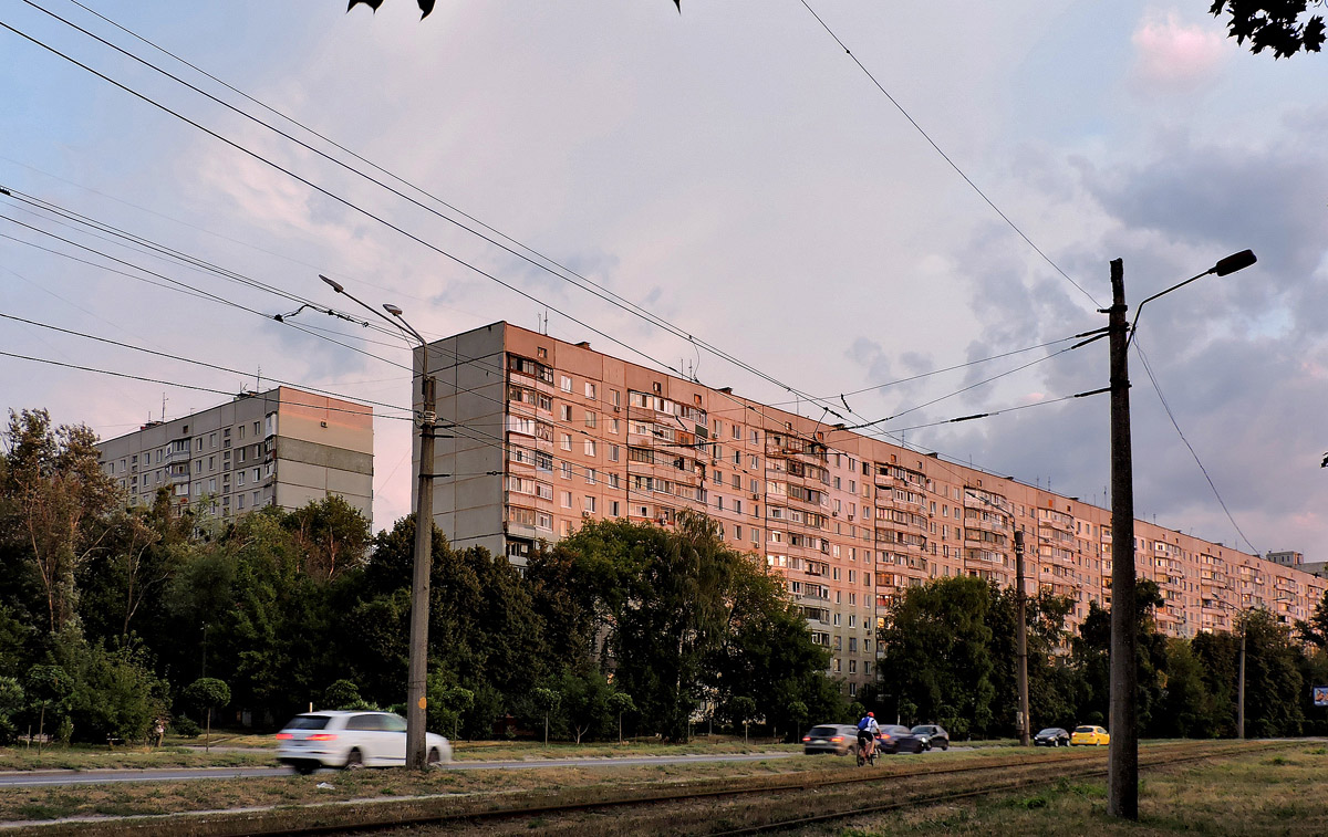 Харьков, Улица Академика Павлова, 134 / Валентиновская улица, 16