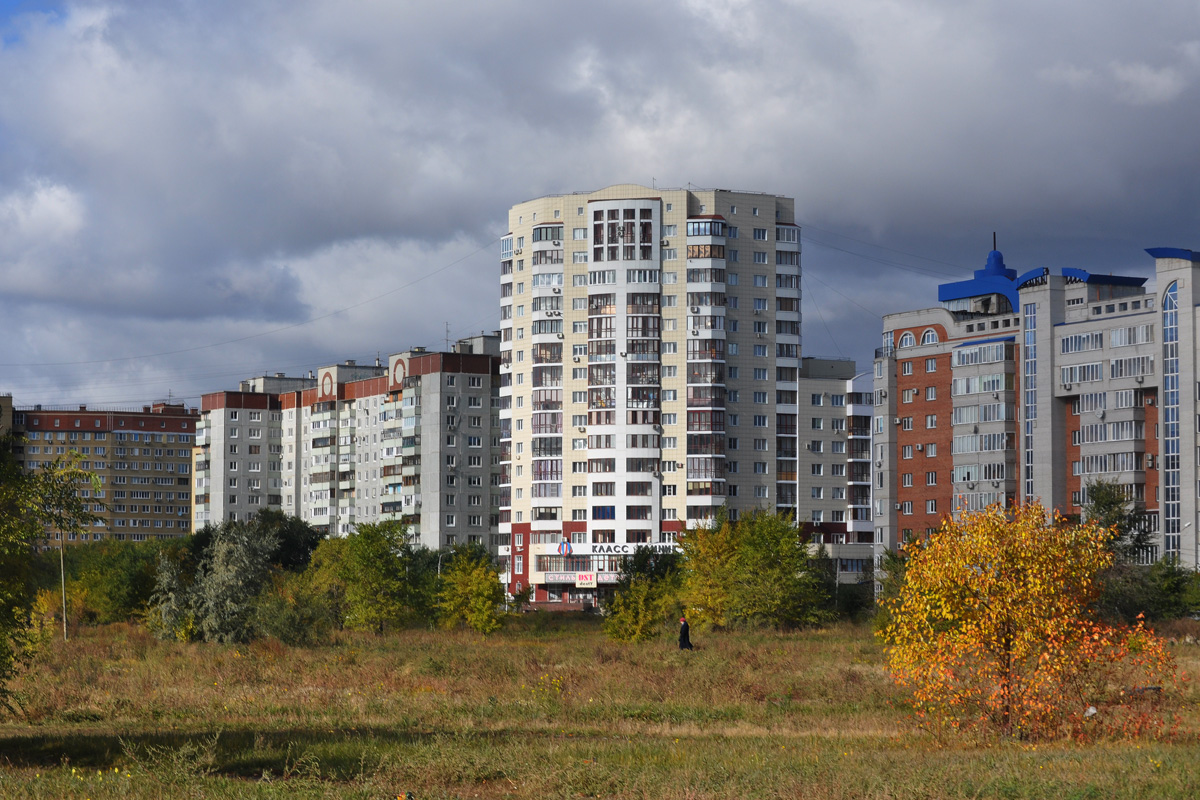 Омск, Улица 70 лет Октября, 13/3; Улица 70 лет Октября, 13/2