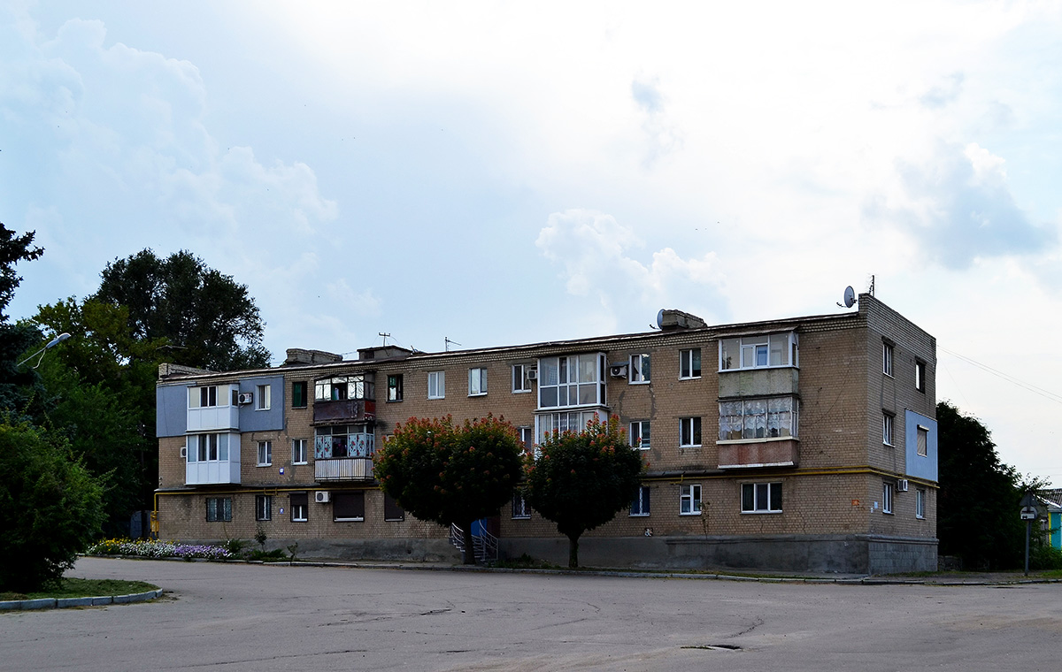 Лозовая, Свято-Николаевская улица, 2 / Привокзальная улица, 28