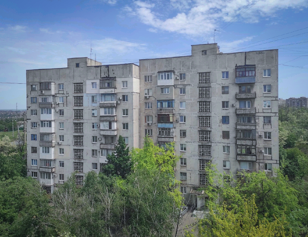 Мариуполь, Улица 9-й Авиадивизии, 38 / Гранитная улица, 106