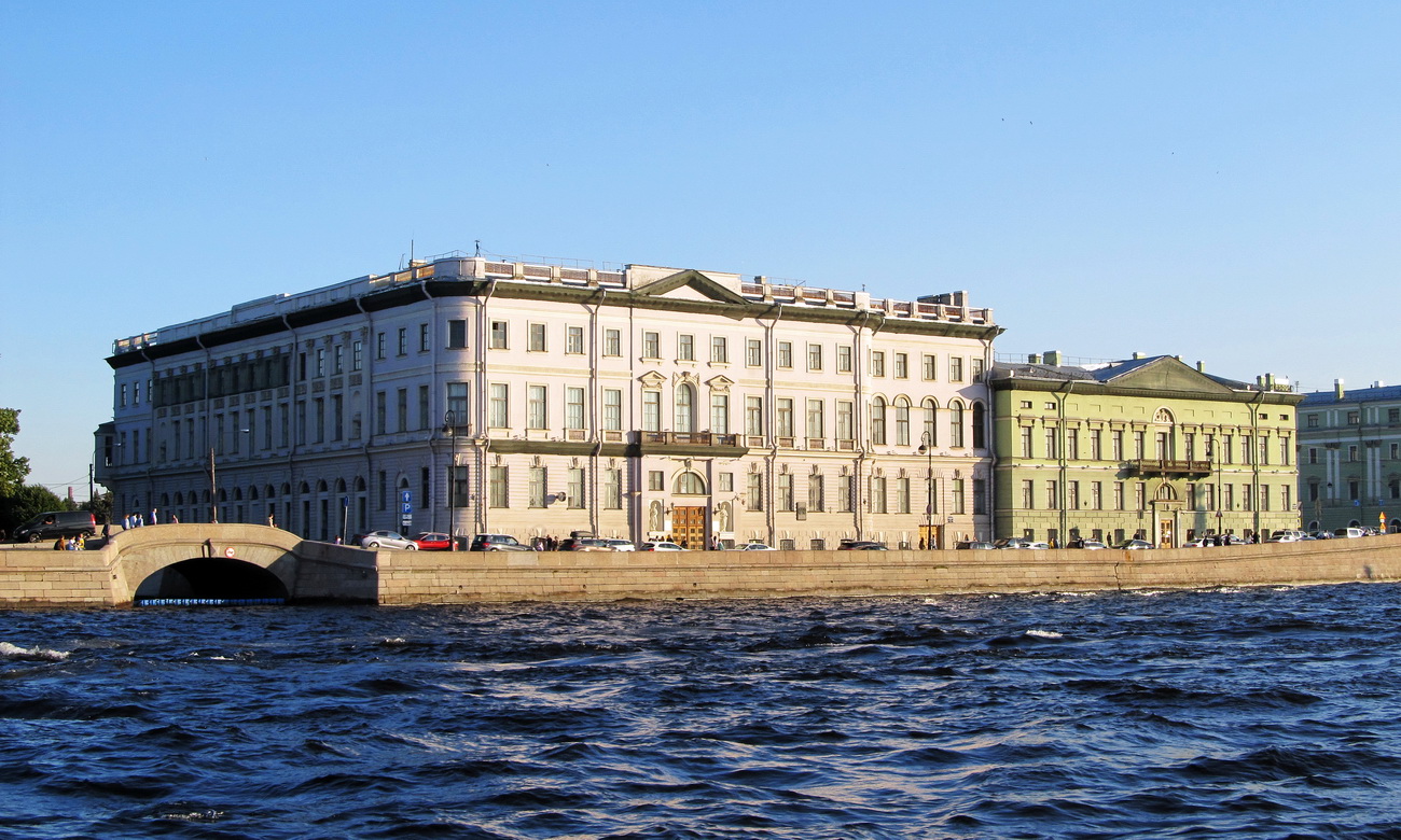 Санкт-Петербург, Дворцовая набережная, 2 / Миллионная улица, 1; Дворцовая набережная, 4 / Миллионная улица, 3