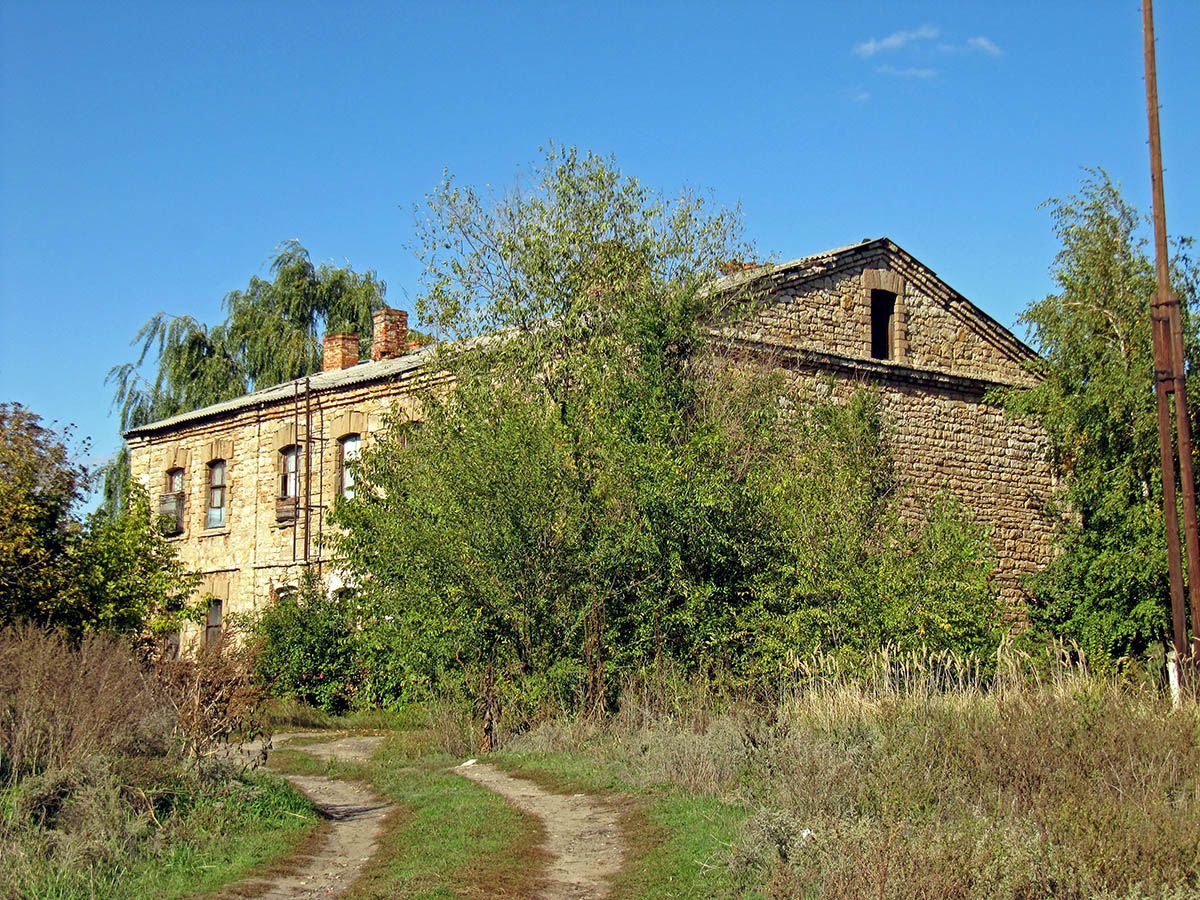 Кременная, Вокзальная улица, 1