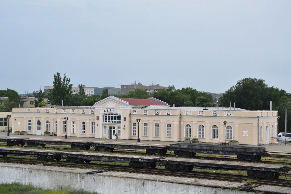 Керчь, Привокзальная площадь, 3