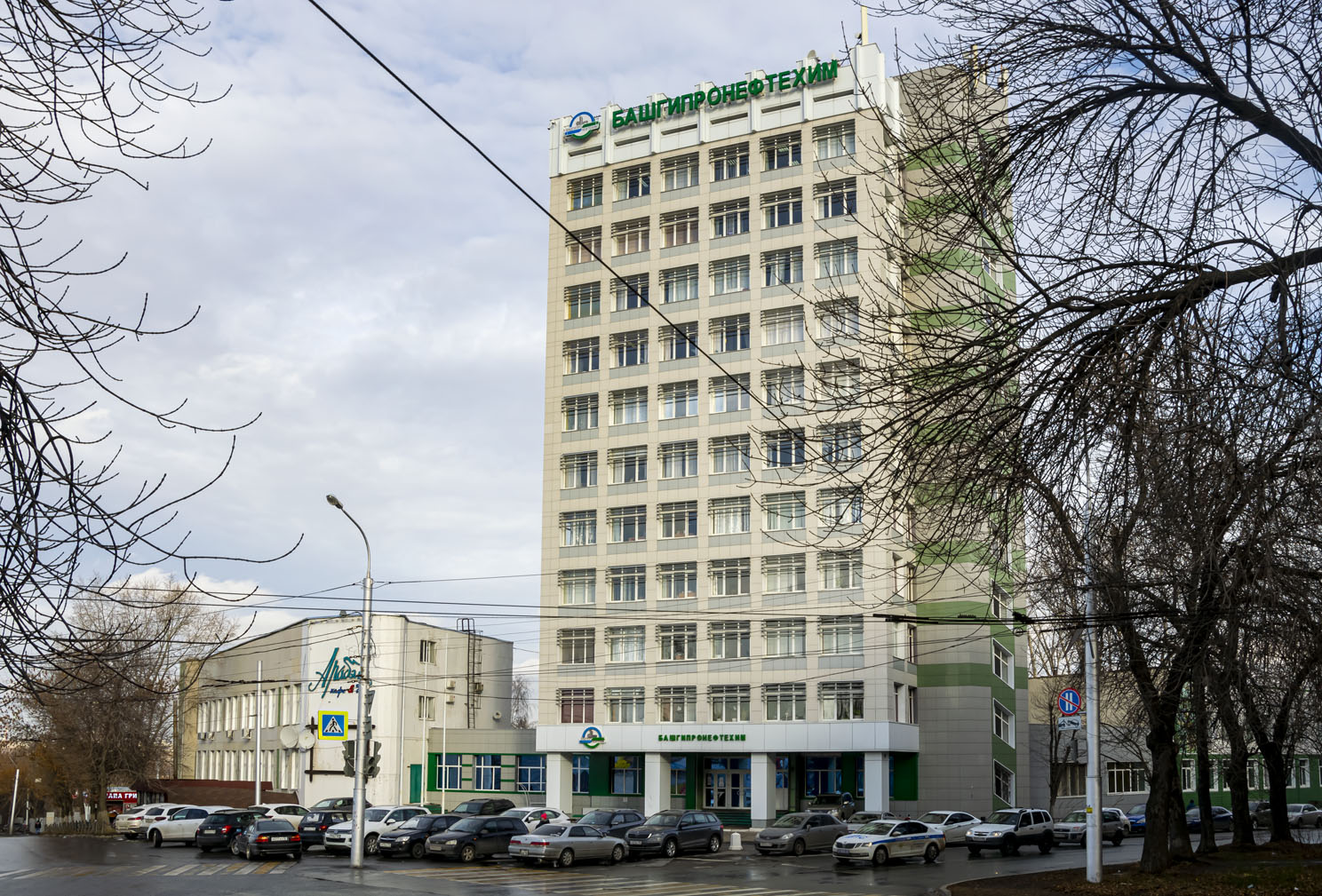 Уфа, Улица Максима Горького, 35 / Кемеровская улица, 46