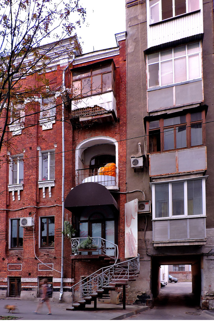 Харьков, Пушкинская улица, 92 / Лермонтовская улица, 1; Лермонтовская улица, 3