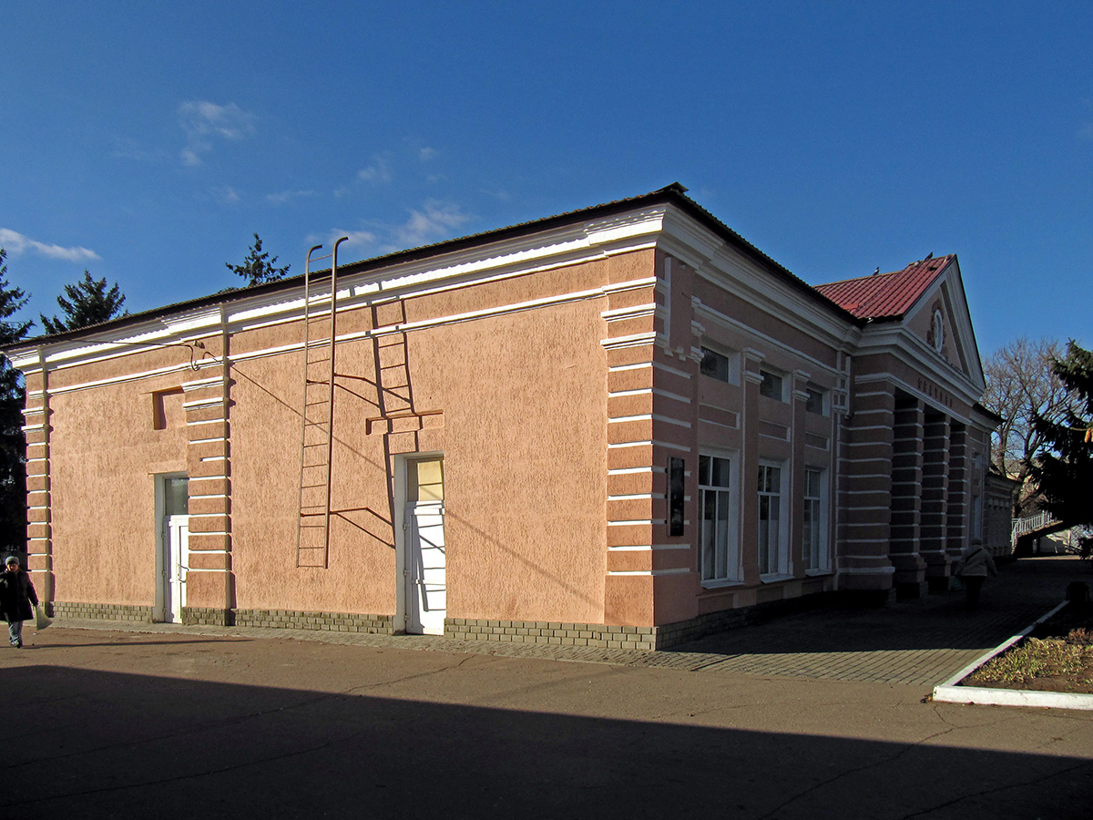 Сватове, Привокзальная площадь, 1