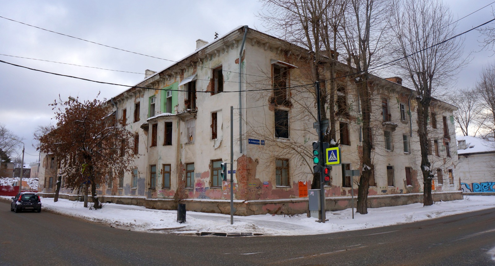 Пермь, Боровая улица, 20 / Углеуральская улица, 13