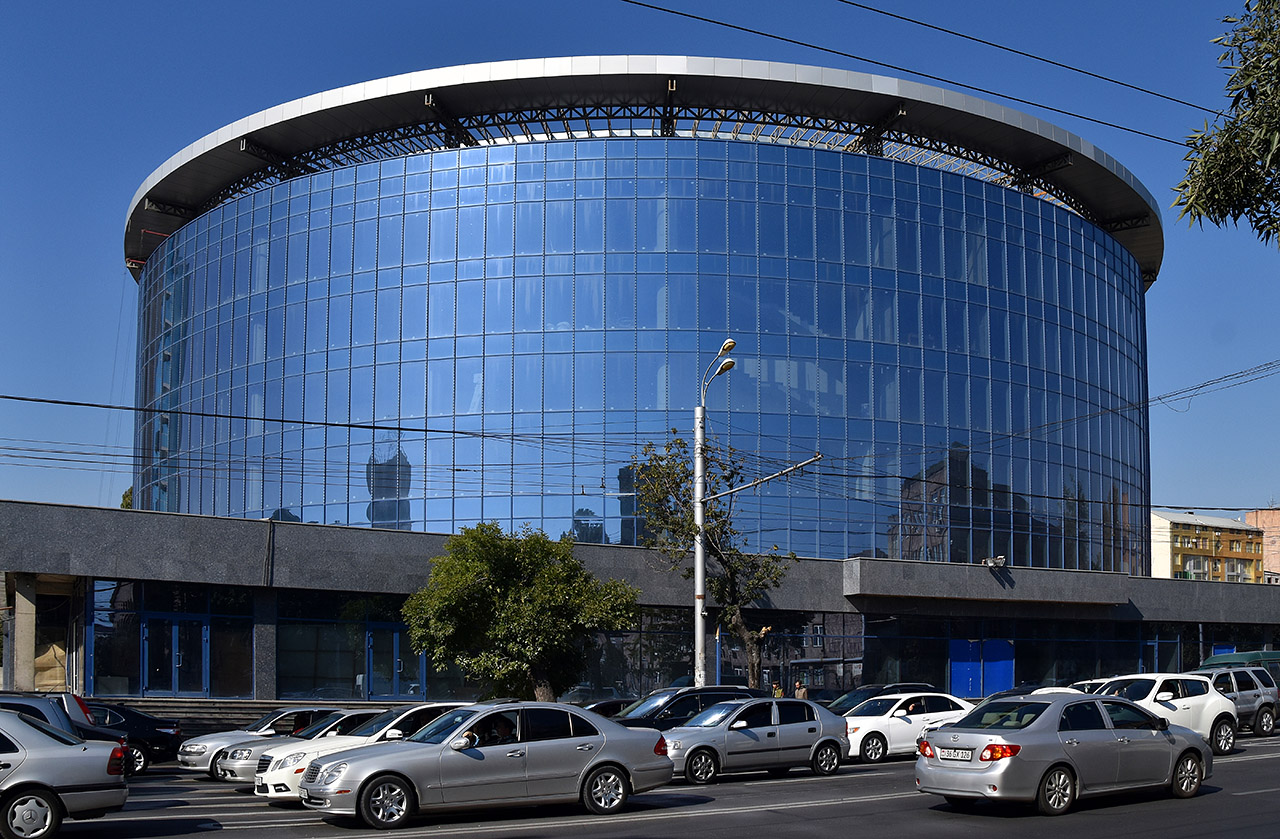 Ереван, Улица Агатангехоса, 1