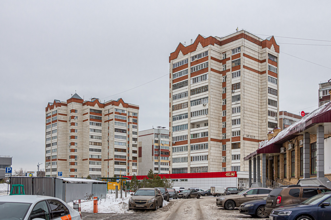 Kazan, Проспект Победы, 120; Улица Закиева, 5