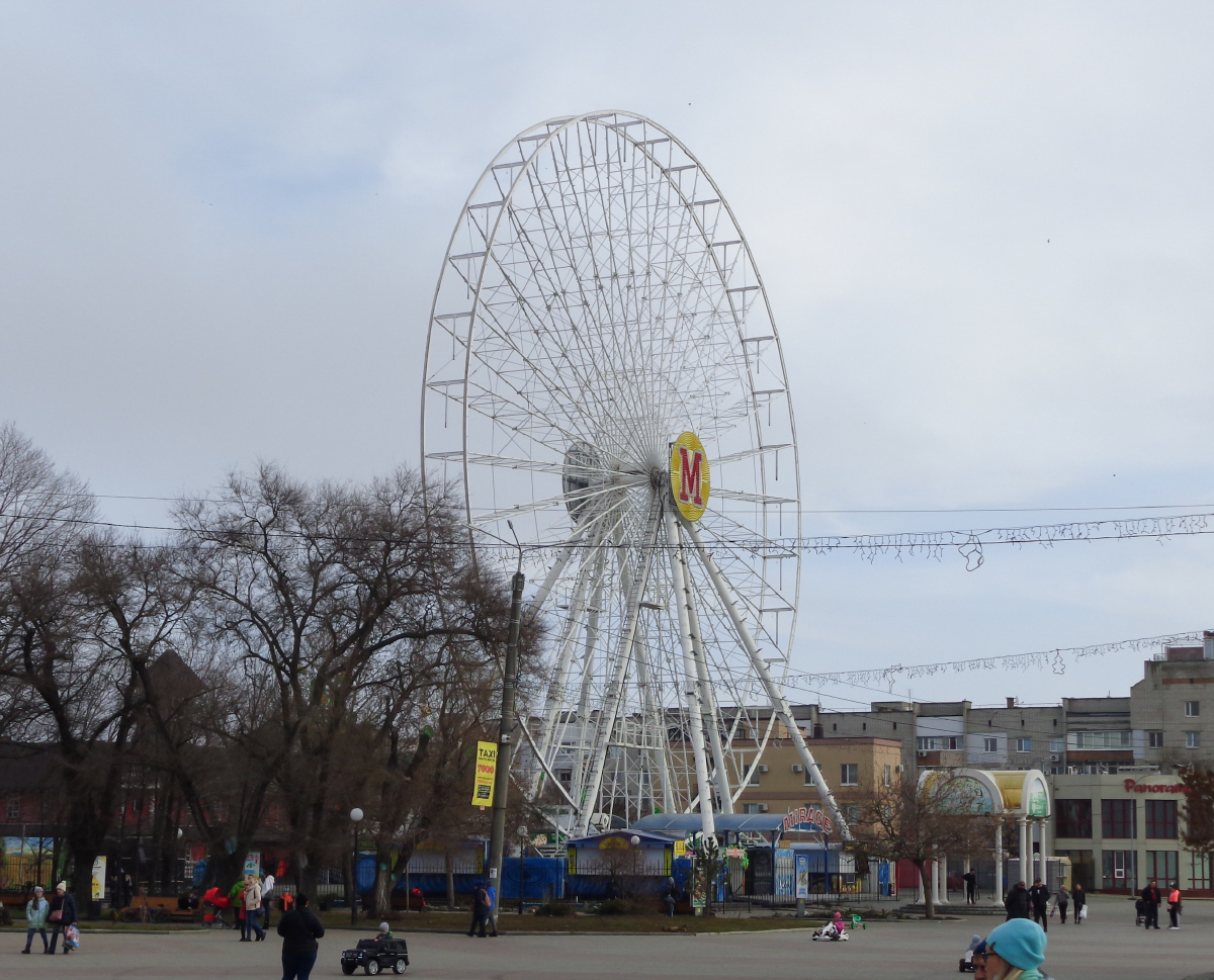 Бердянск, Приморская площадь, колесо обозрения