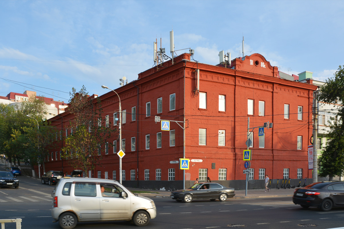 Самара, Некрасовская улица, 1 / Улица Максима Горького, 121