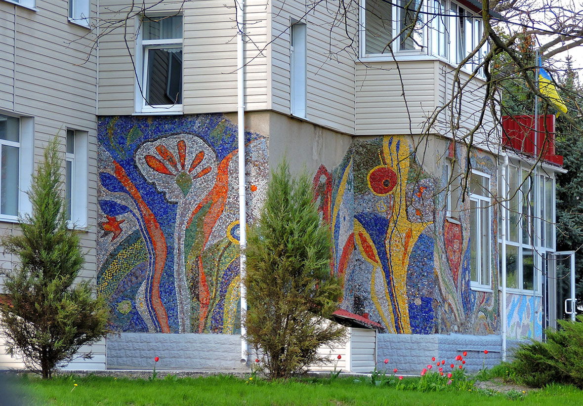 Харкiв, Улица Михаила Гуревича, 27. Монументальное искусство (мозаики, росписи, барельефы, сграфито)