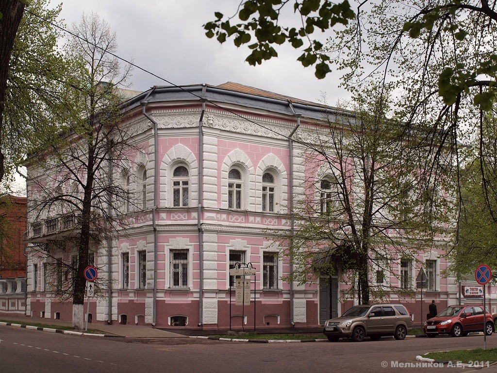 Ярославль, Волжская набережная, 17 / Советский переулок, 1