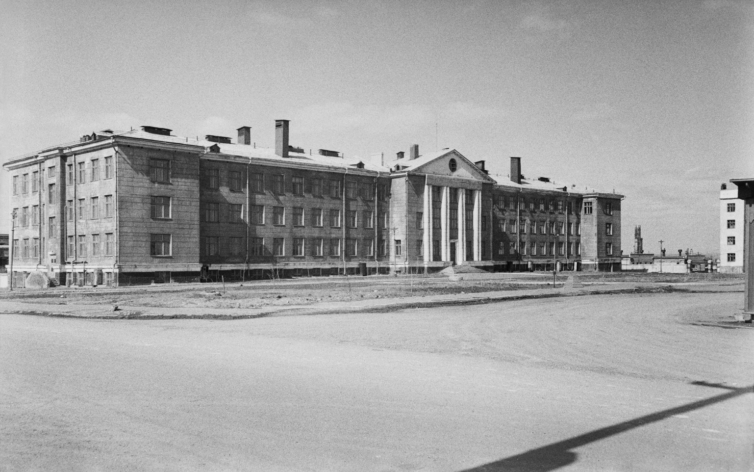 Novokuybyshevsk, Научная улица, 1