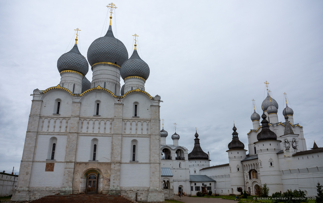 Ростов, Соборная площадь, Успенский собор; Кремль, Воскресенская церковь