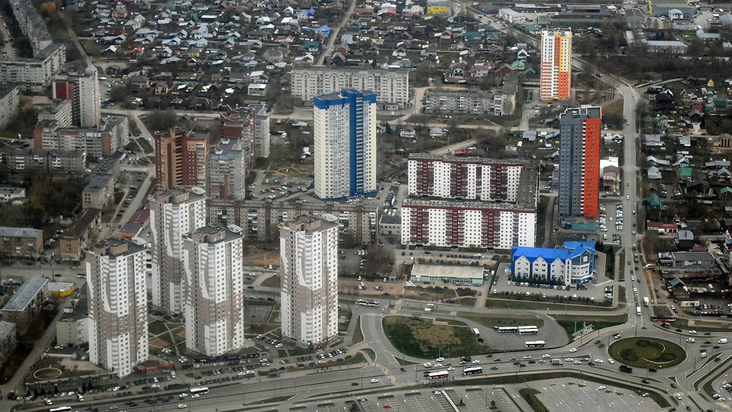 Пермь, Улица Милиционера Власова, 5 / Улица Мира, 109; Улица Нефтяников, 62; Улица Нефтяников, 62А; Шоссе Космонавтов, 213; Улица Мира, 136; Улица Милиционера Власова, 4; Шоссе Космонавтов, 215; Улица Космонавта Беляева, 56; Шоссе Космонавтов, 217; Улица Мира, 113; Улица Мира, 115Б; Улица Космонавта Беляева, 59; Улица Мира, 115; Улица Космонавта Беляева, 61; Улица Милиционера Власова, 4А; Улица Мира, 117; Улица Космонавта Беляева, 61В; Улица Мира, 115А. Пермь — Панорамы