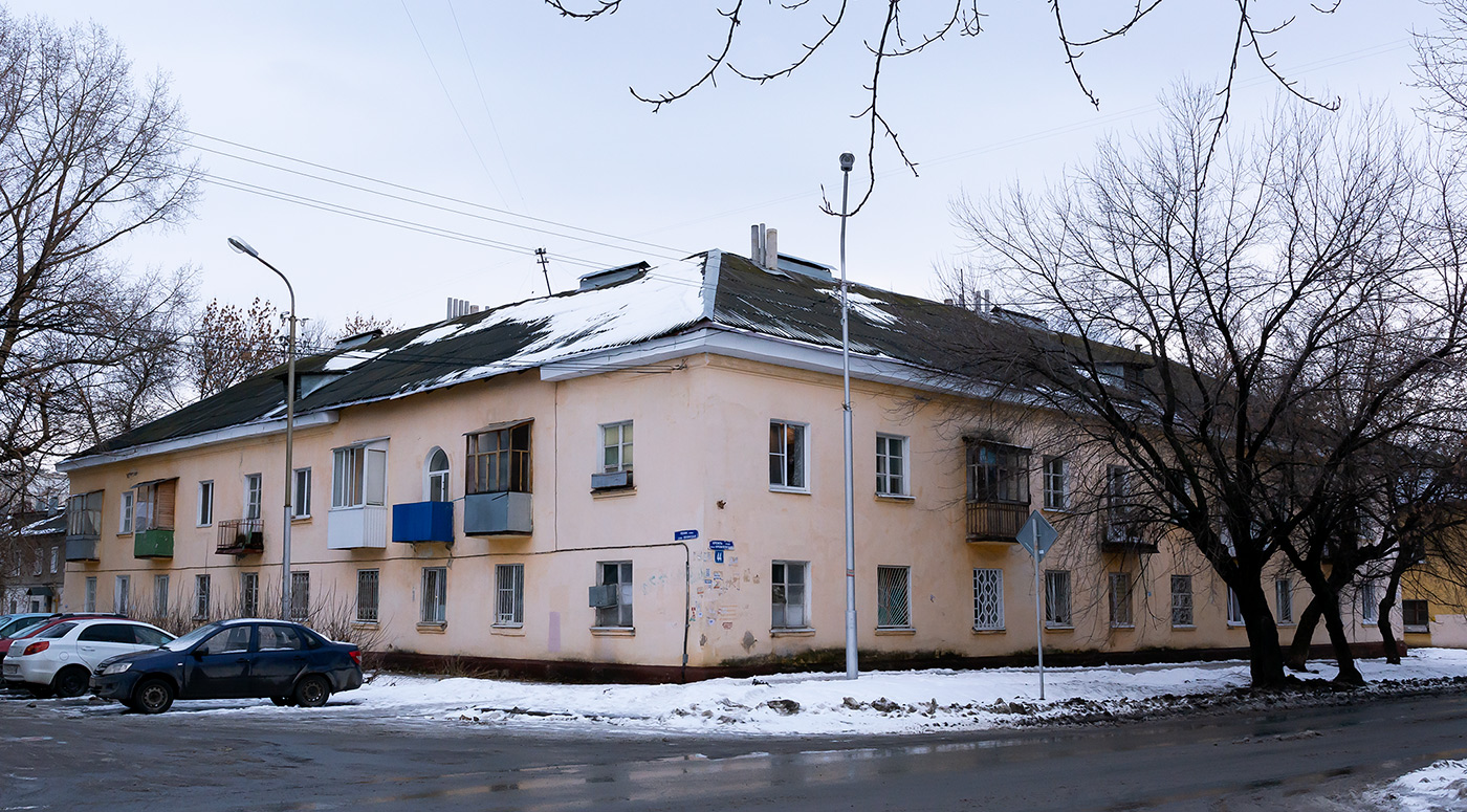 Уфа, Кремлёвская улица, 44 / Пекинская улица, 18