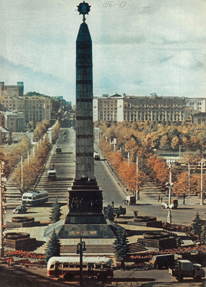 Минск, Ленинский проспект, 29 / Улица Янки Купалы, 19; Ленинский проспект, 30 / Улица Янки Купалы, 17