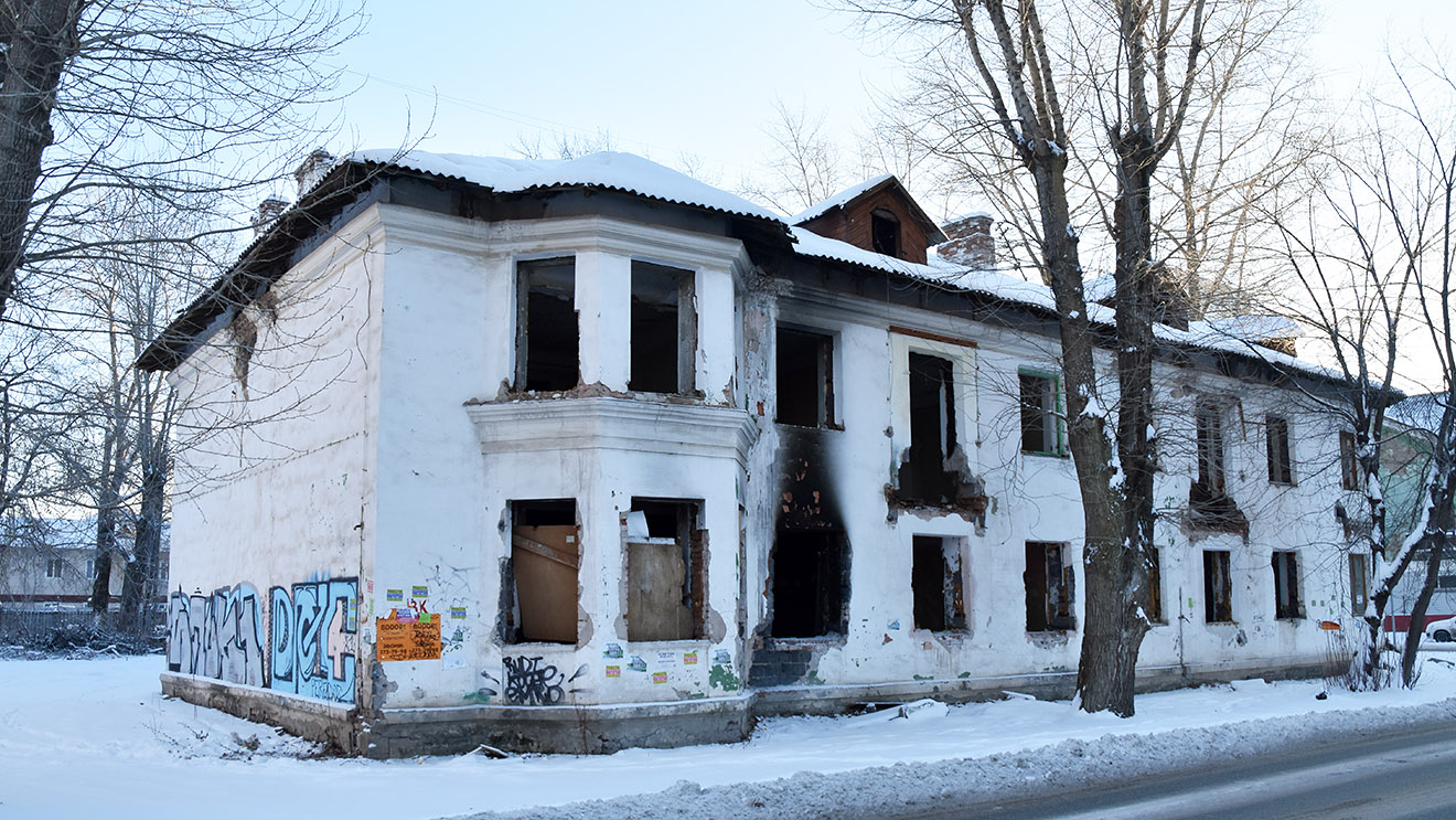 Perm, Углеуральская улица, 15 / Улица Василия Каменского, 19
