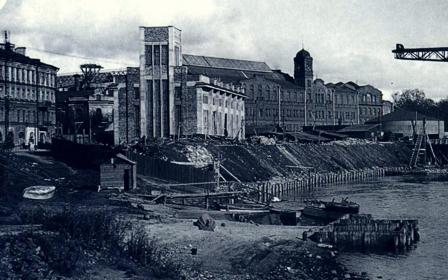 Санкт-Петербург, Свердловская набережная, 14; Улица Ватутина, 3; Свердловская набережная, 7; Свердловская набережная, 16