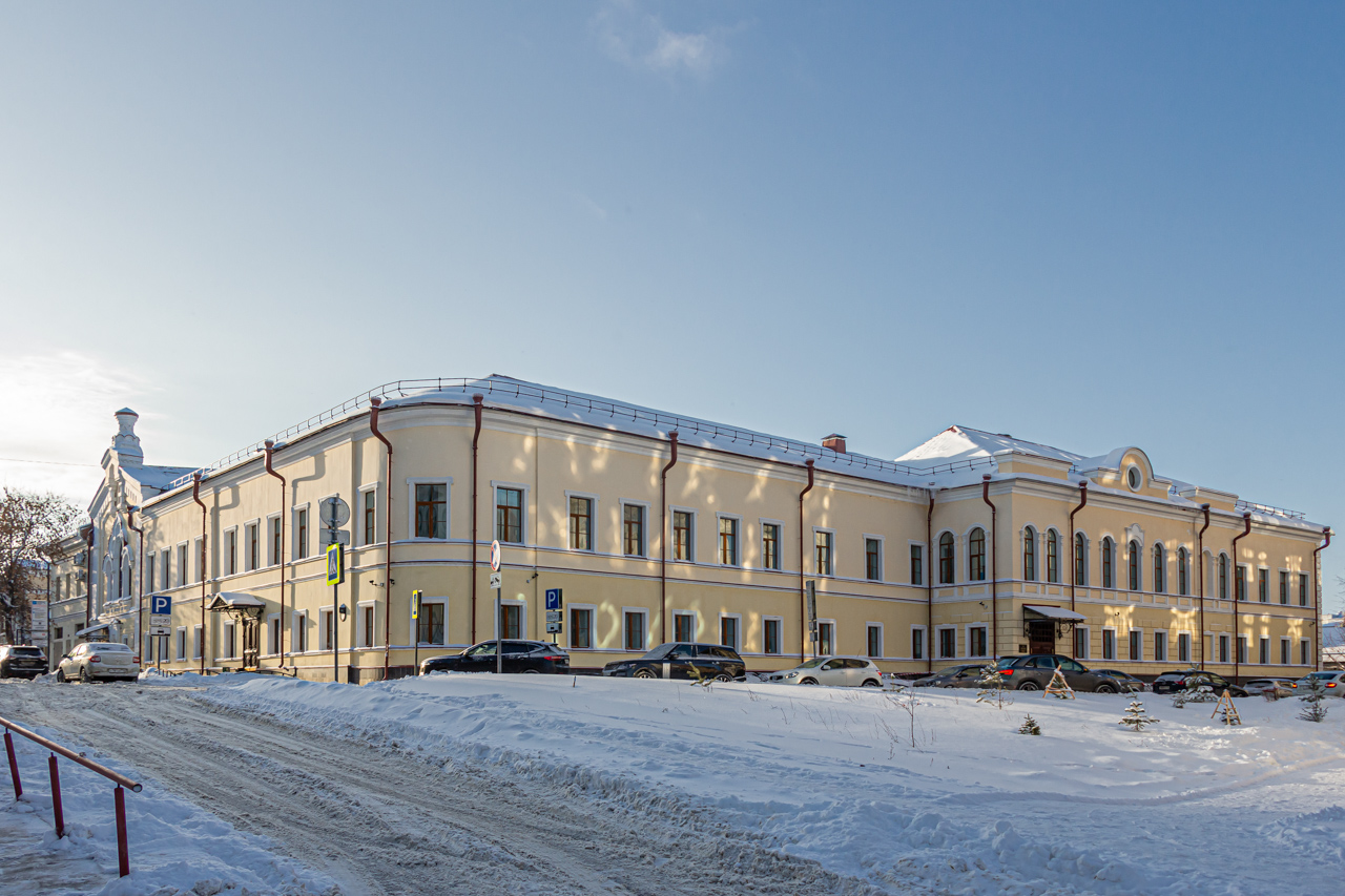 Казань, Улица Карла Фукса, 11 / Улица Бехтерева, 6