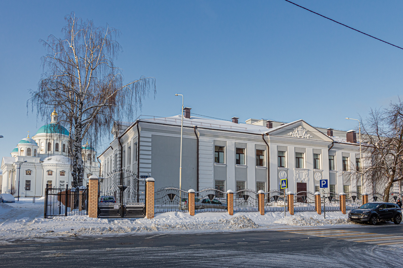 Казань, Большая Красная улица, 5Б; Улица Япеева, 11 (старый корпус)