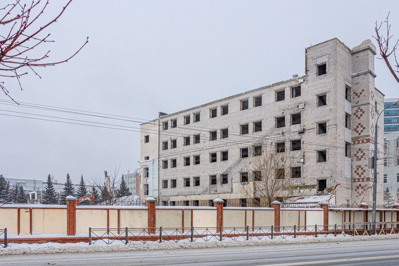 Казань, Улица Марселя Салимжанова, 9 / Спартаковская улица, 2А
