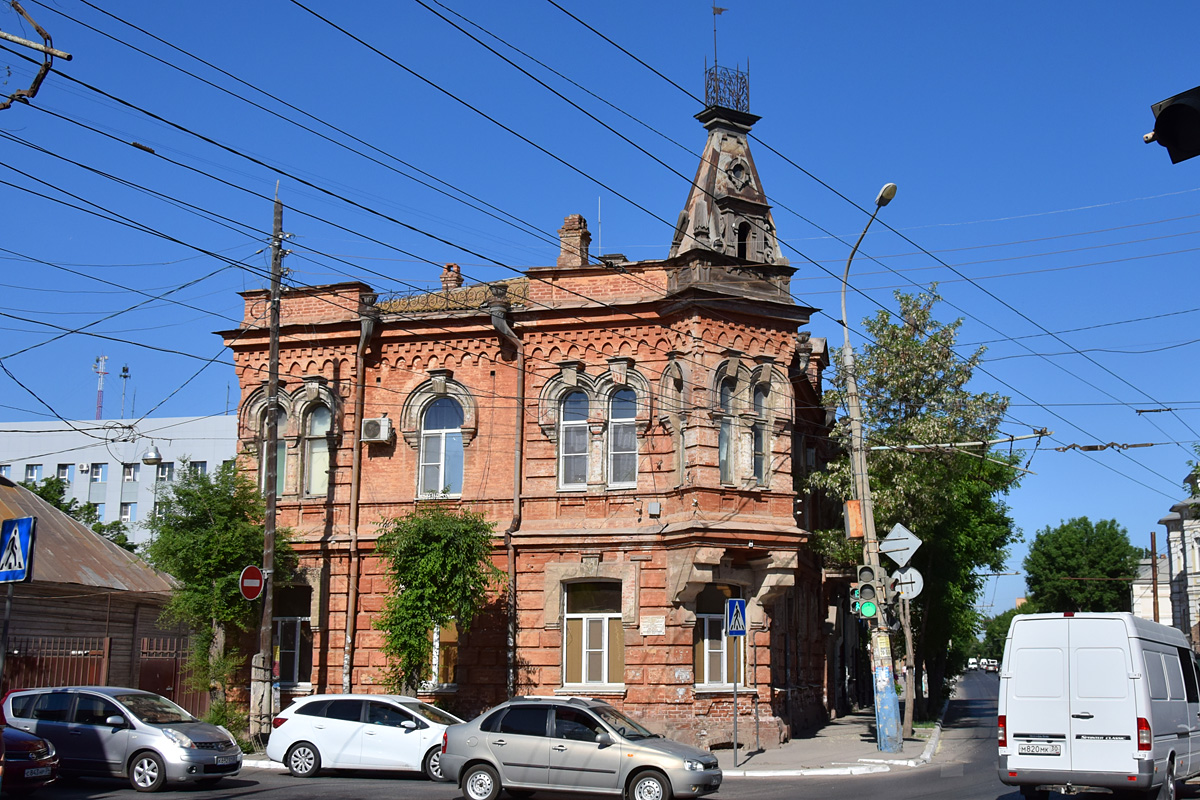 Астрахань, улица Свердлова, 66 / улица Калинина, 21