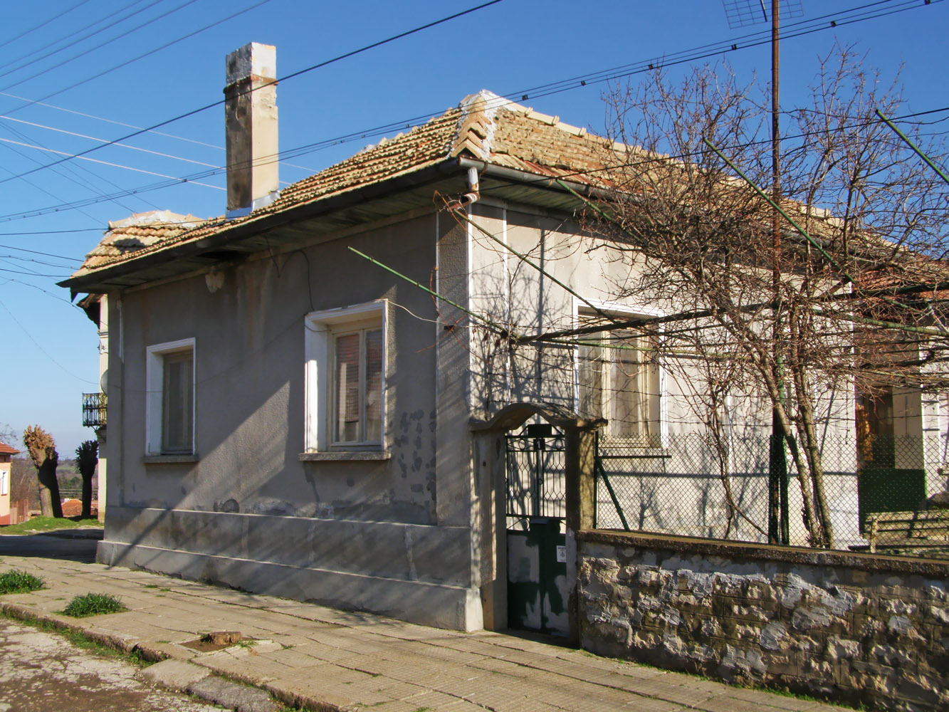 Садовец, Улица "Осогово", 1