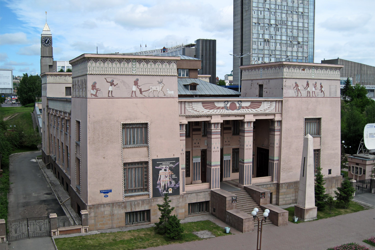Красноярск, Улица Дубровинского, 84