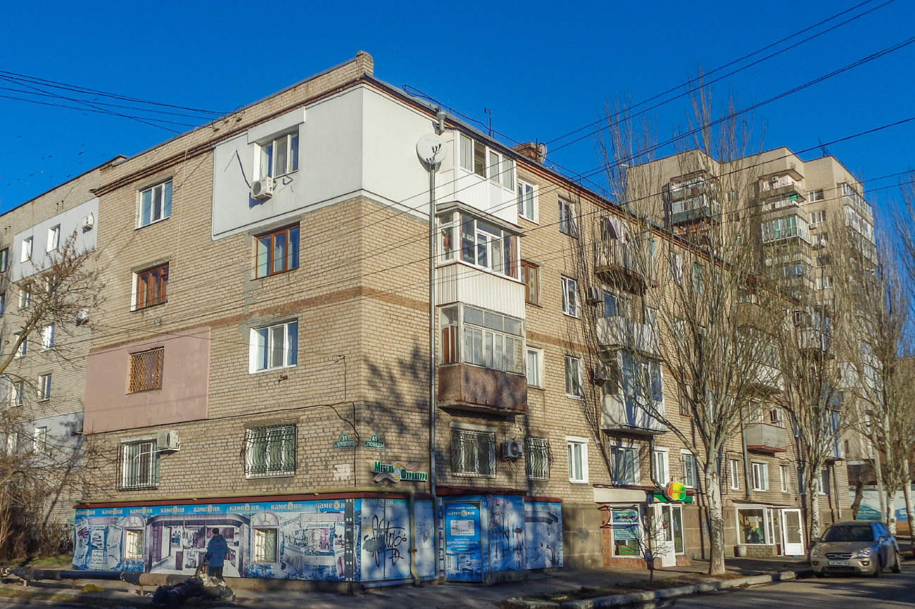 Бердянск, Проспект Победы, 41 / Улица Богуславского, 31