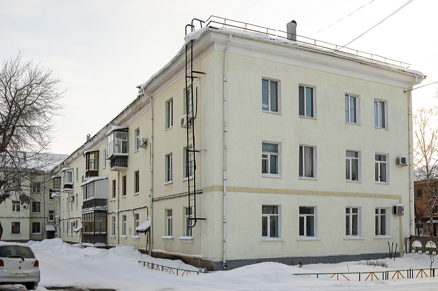 Салават, Колхозная улица, 1 / Улица Дзержинского, 6