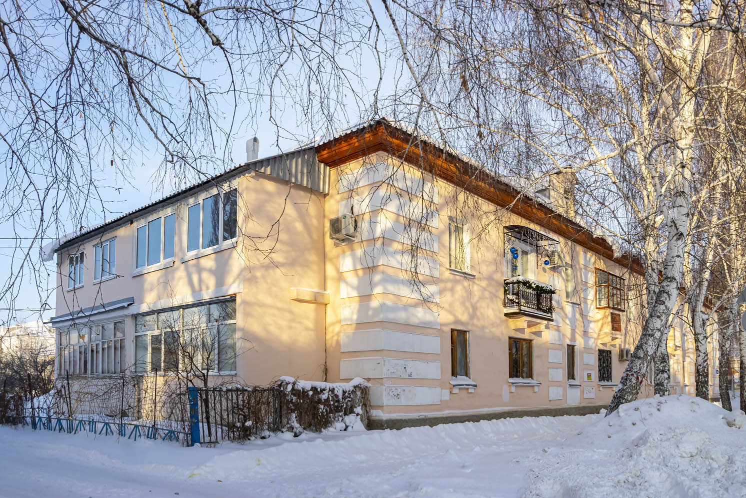 Салават, Бульвар Матросова, 6 / Колхозная улица, 9